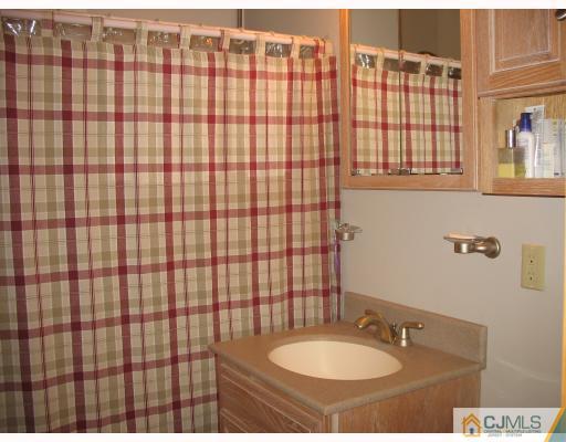 27 Burnham Road East Brunswick, NJ 08816 - Photo 5 of 10