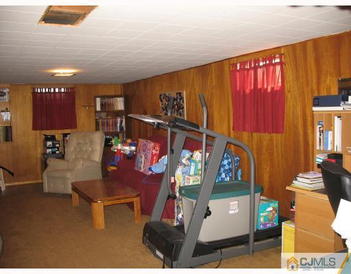 27 Burnham Road East Brunswick, NJ 08816 - Photo 6 of 10