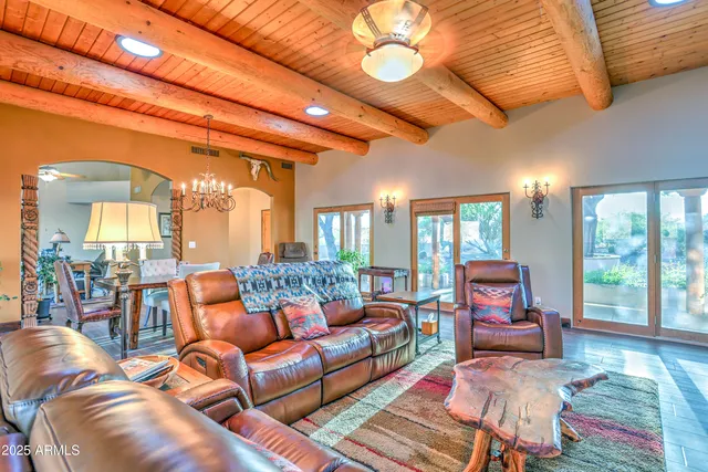 a view of entryway with furniture