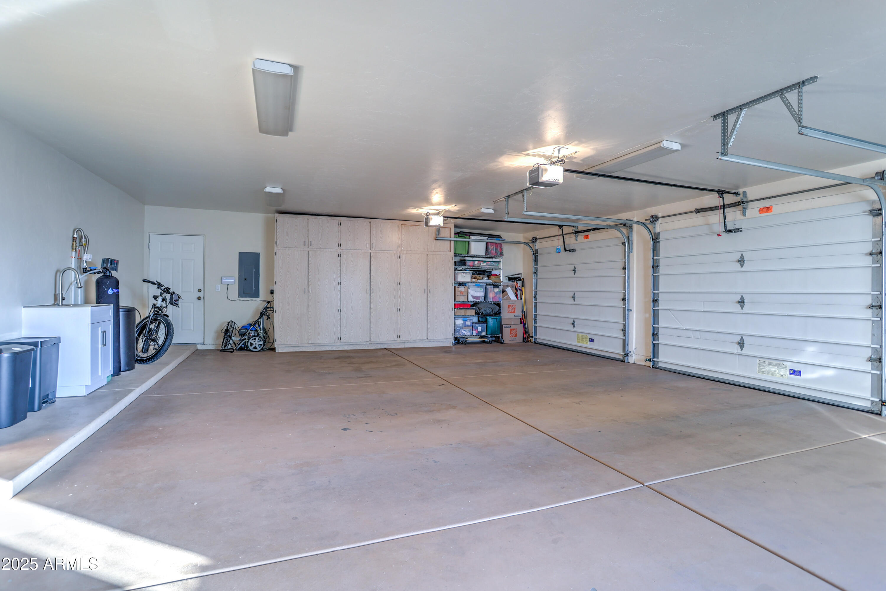 11484 North 1st Avenue Tucson, AZ 85737 - Photo 46 of 47 a view of a garage