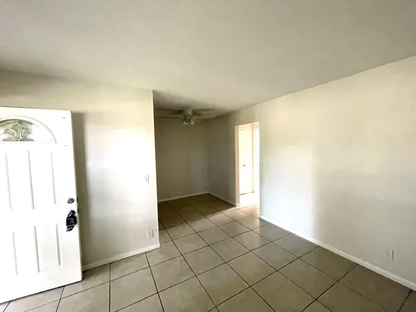 $1,400 | 801 South Federal Highway, Unit 108, Lake Worth Beach, FL 33460