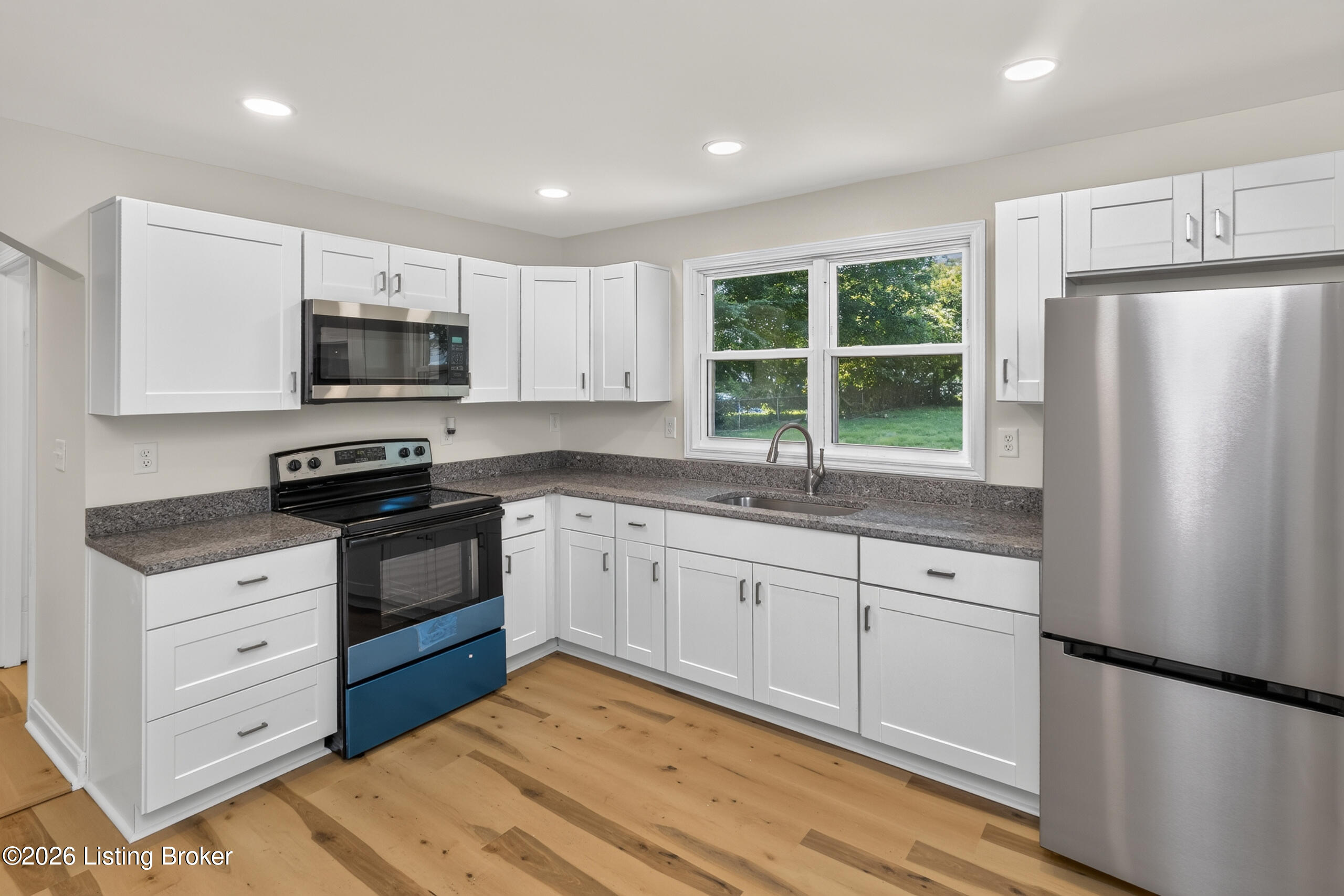 7806 Edna M Road Louisville, KY 40258 - Photo 10 of 34 812A7163-HDR