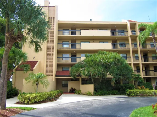 $2,400 | 600 Egret Circle, Unit 7103, Delray Beach, FL 33444