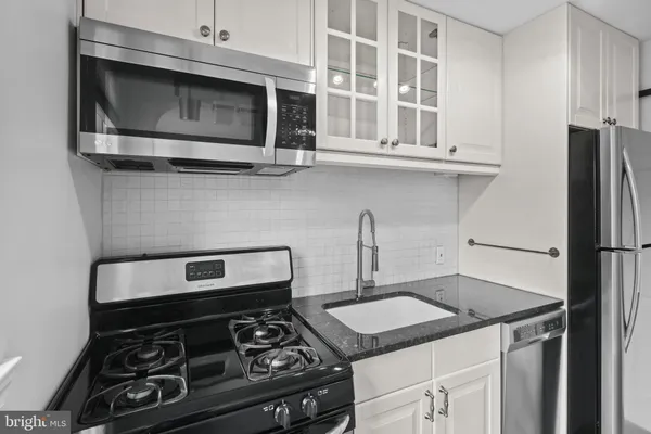 $1,995 | 227 Willow Avenue, Baltimore, MD 21286