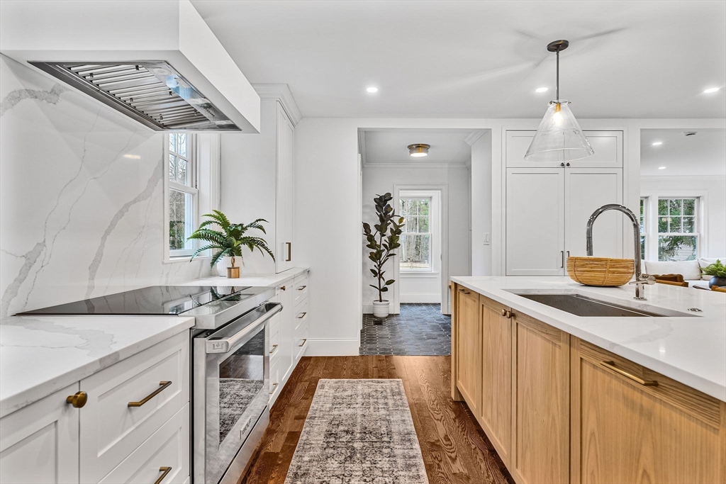 26 Cottage Street Wellesley, MA 02482 - Photo 4 of 29