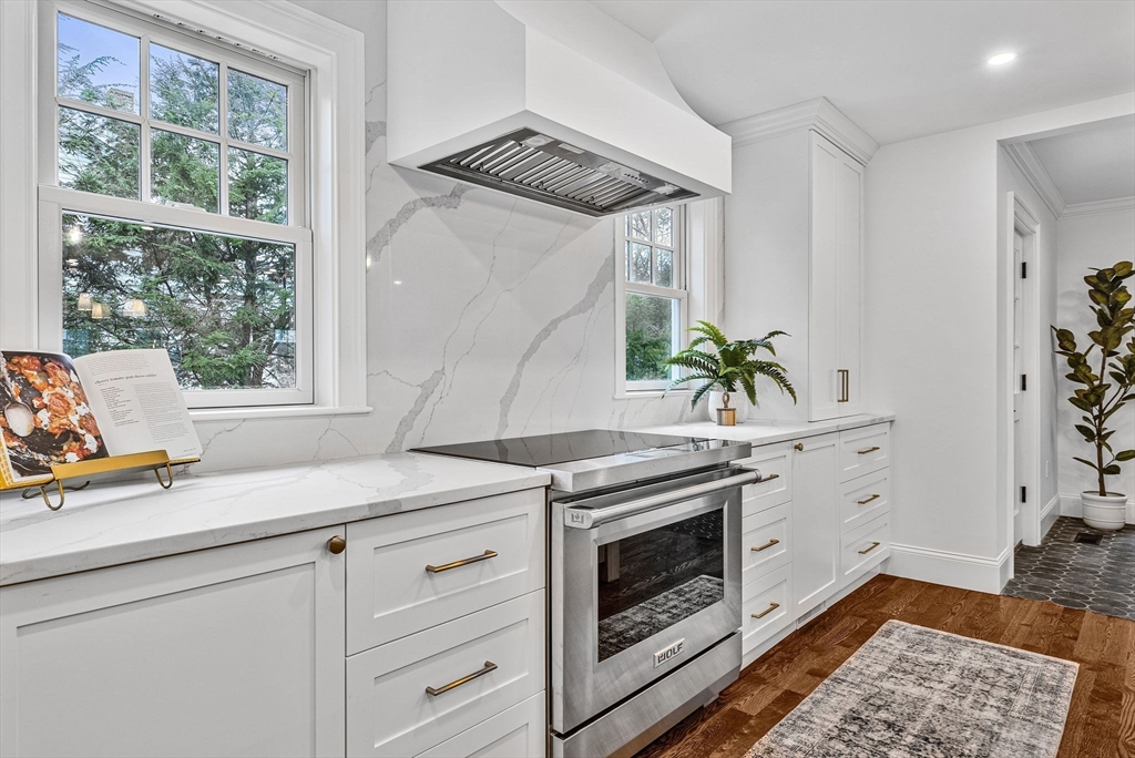 26 Cottage Street Wellesley, MA 02482 - Photo 5 of 29