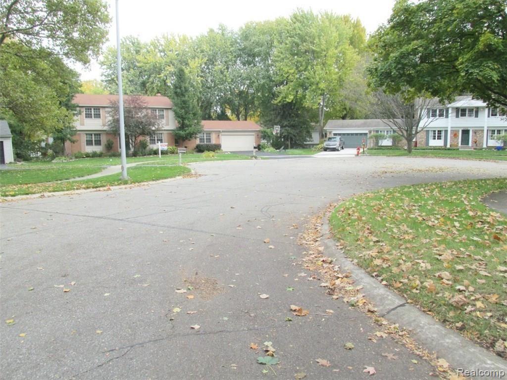 896 Hemlock Court Rochester, MI 48307 - Photo 36 of 36 hem court.jpg