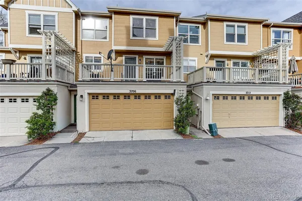 a view of a house with a yard and garage