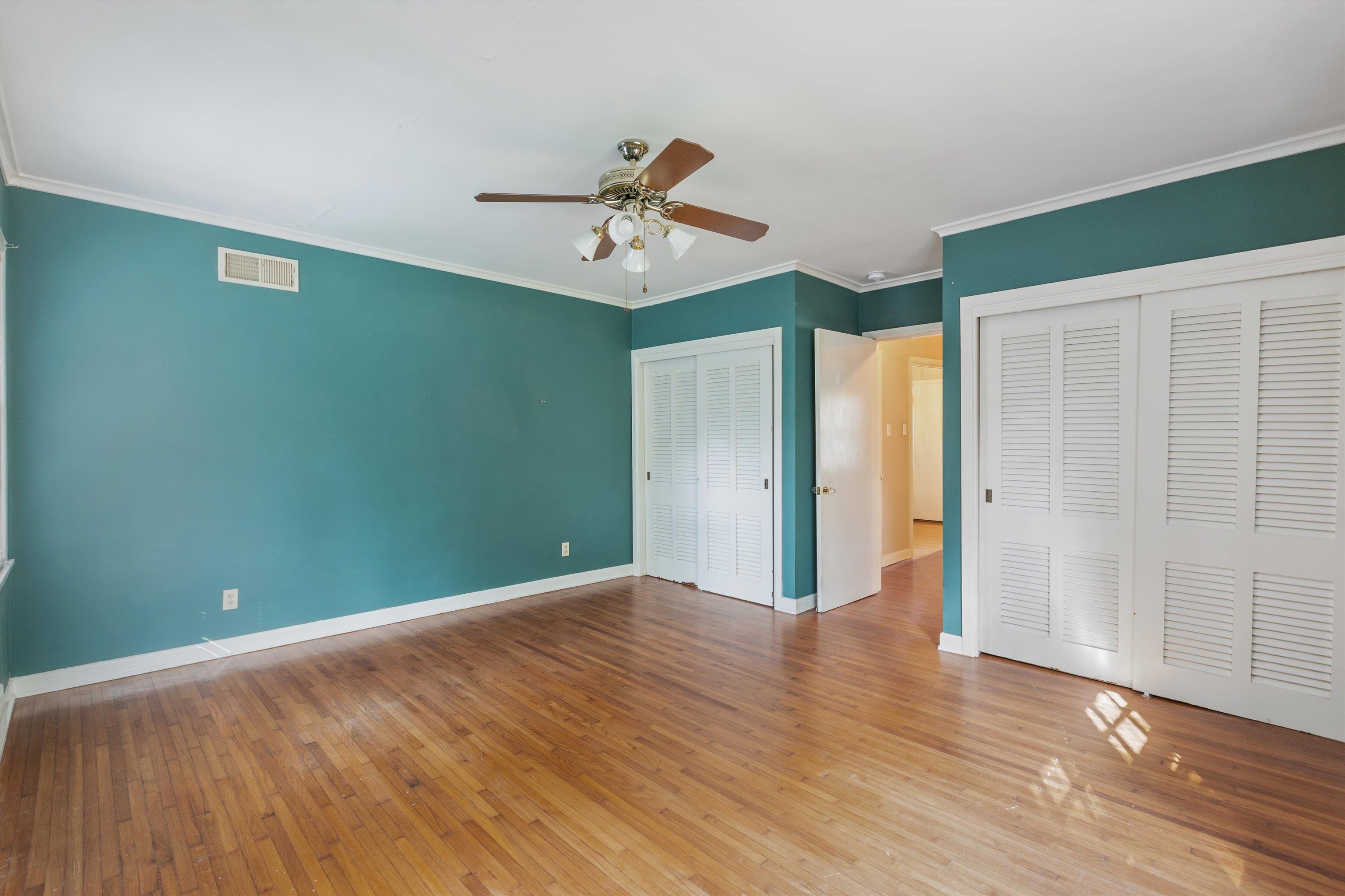131 North Mendenhall Road Memphis, TN 38117 - Photo 18 of 26 a view of room with window ceiling fan and hardwood floor