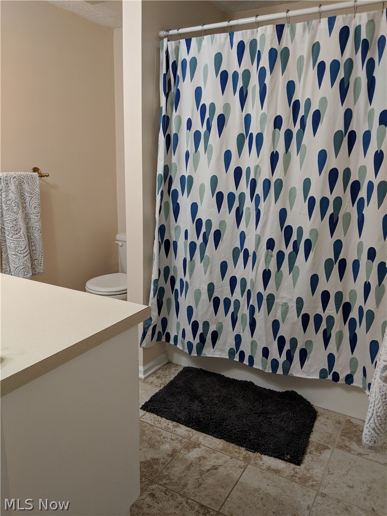 958 Som Center Road, Unit C3 Cleveland, OH 44143 - Photo 27 of 33 Master bathroom