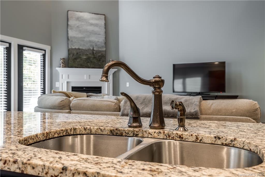 1027 Angelica Lane Tega Cay, SC 29708 - Photo 10 of 25 Gallery Image 10