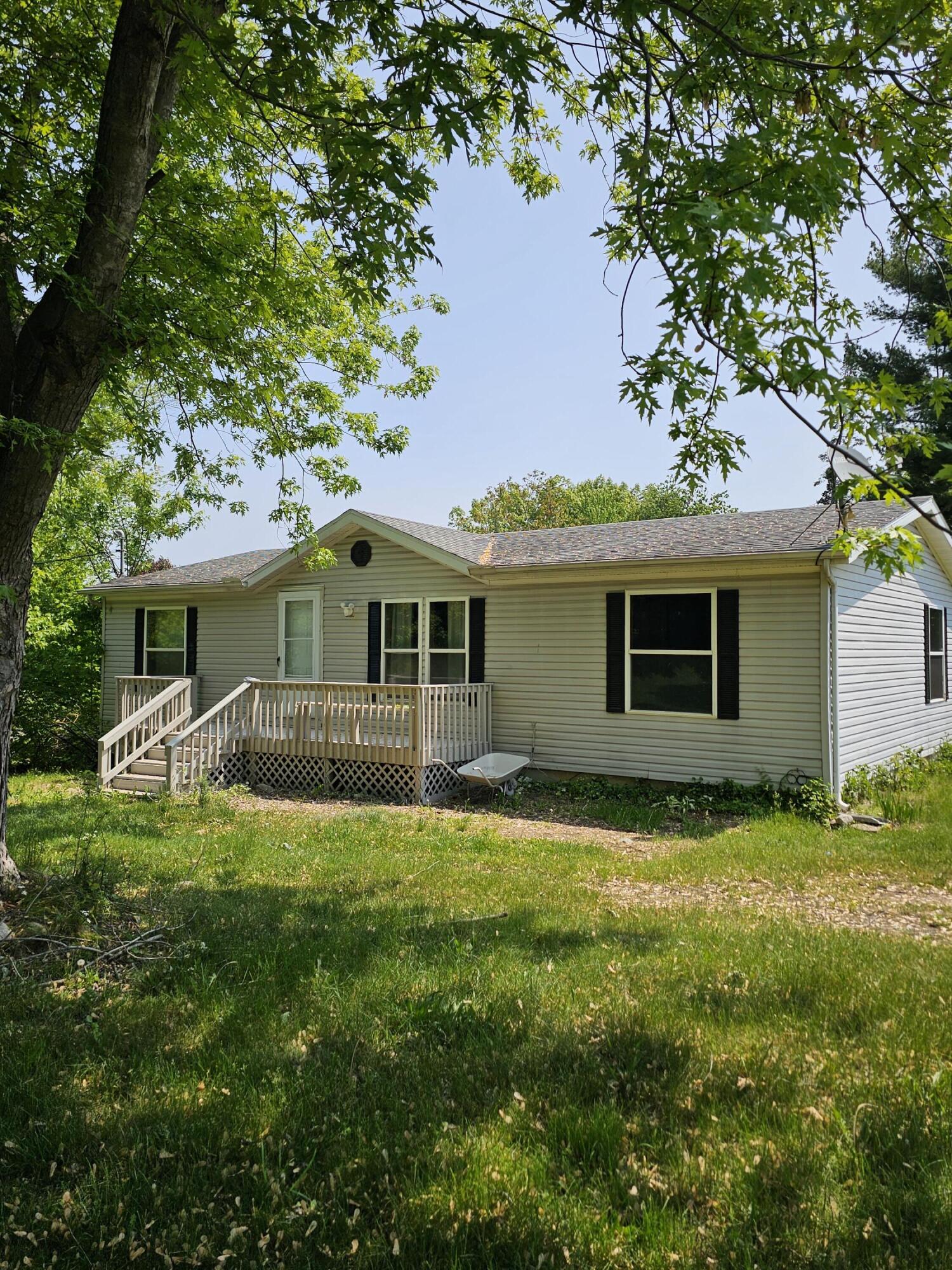 722 Roe Street Buchanan, MI 49107 - Photo 1 of 18 Front entrance