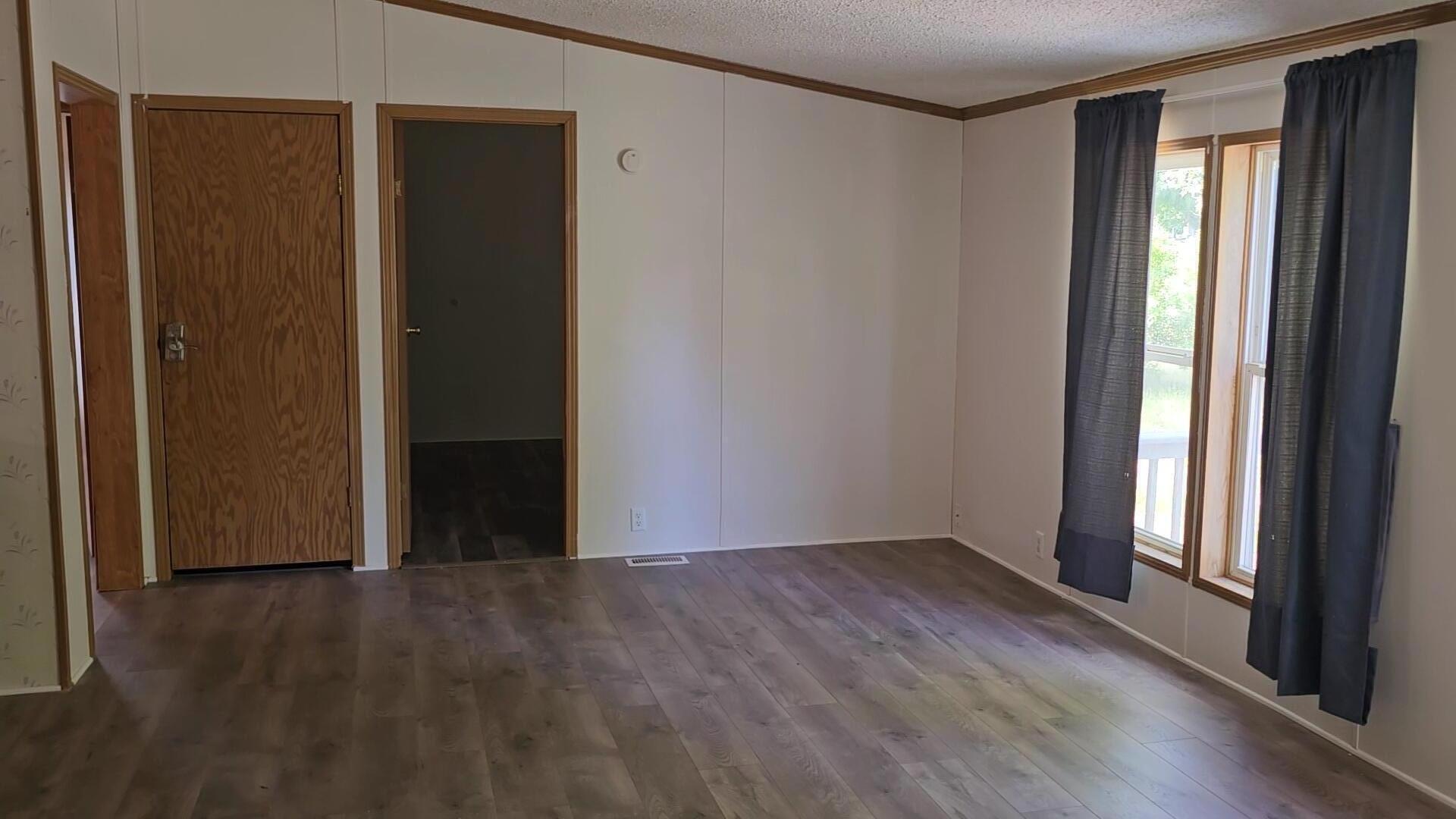 722 Roe Street Buchanan, MI 49107 - Photo 2 of 18 living room