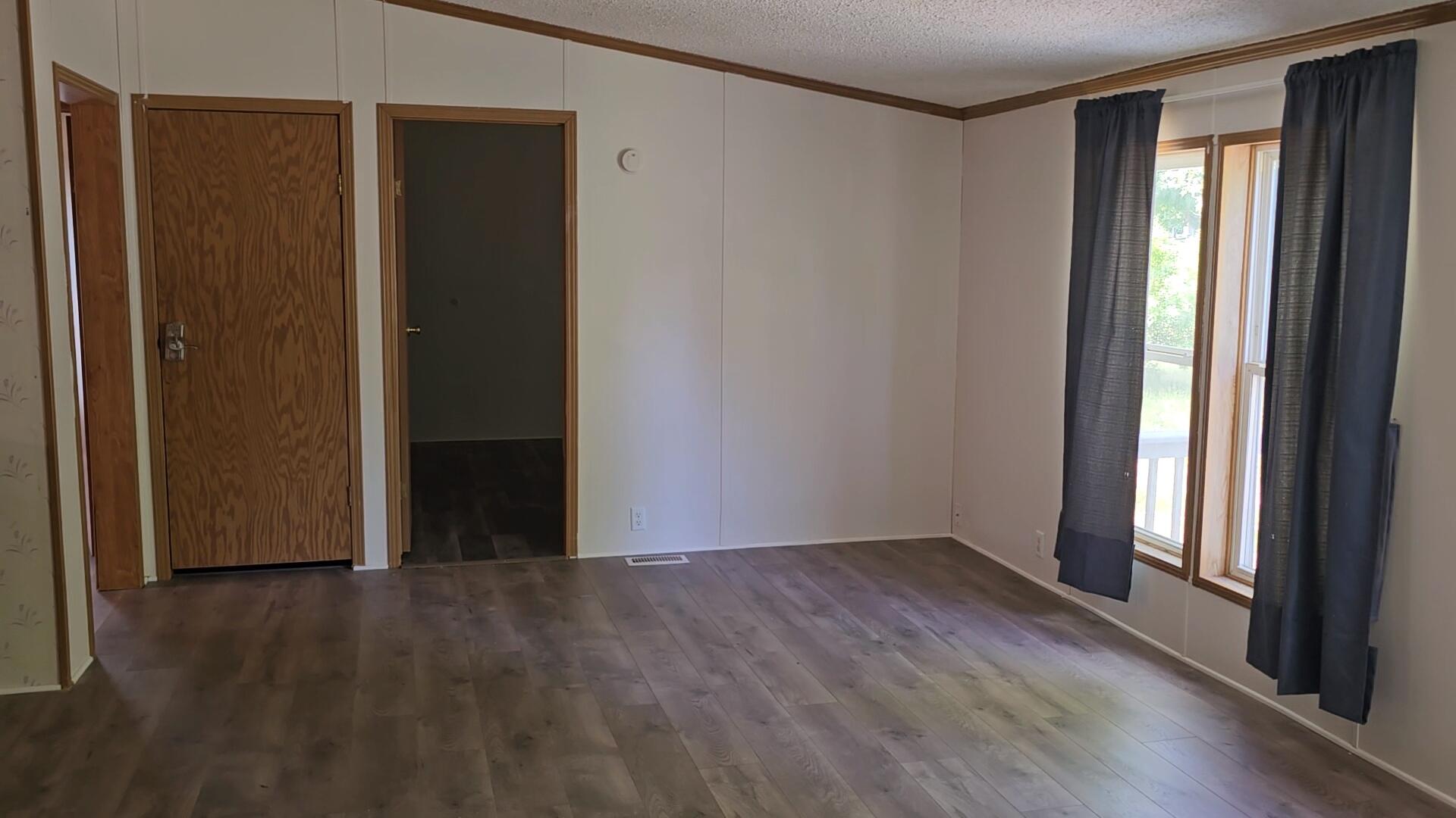 722 Roe Street Buchanan, MI 49107 - Photo 4 of 18 living room