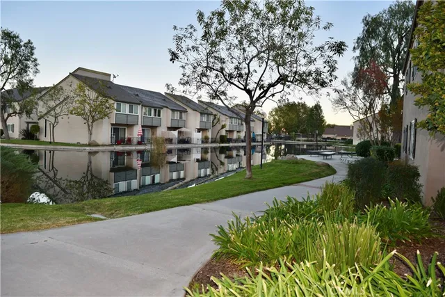 $2,650 | 24525 Trevino Drive, Unit U2, Valencia, CA 91355