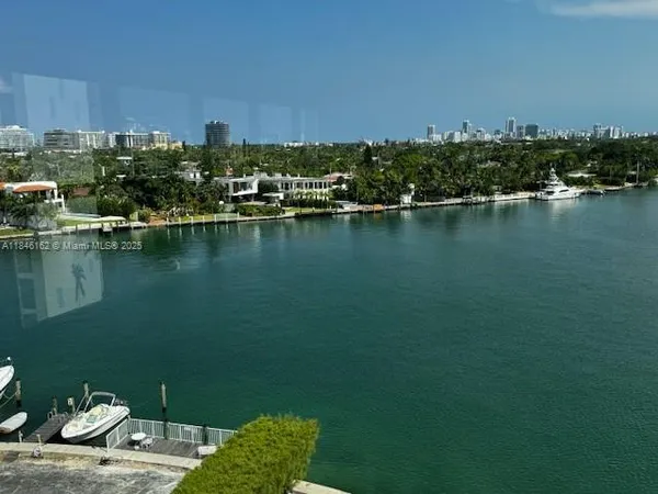a view of a yard with a fountain