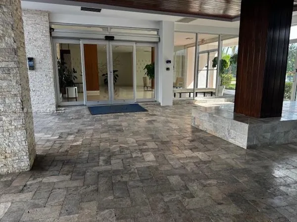 $4,900 | 9100 West Bay Harbor Drive, Unit 7A, Bay Harbor Islands, FL 33154