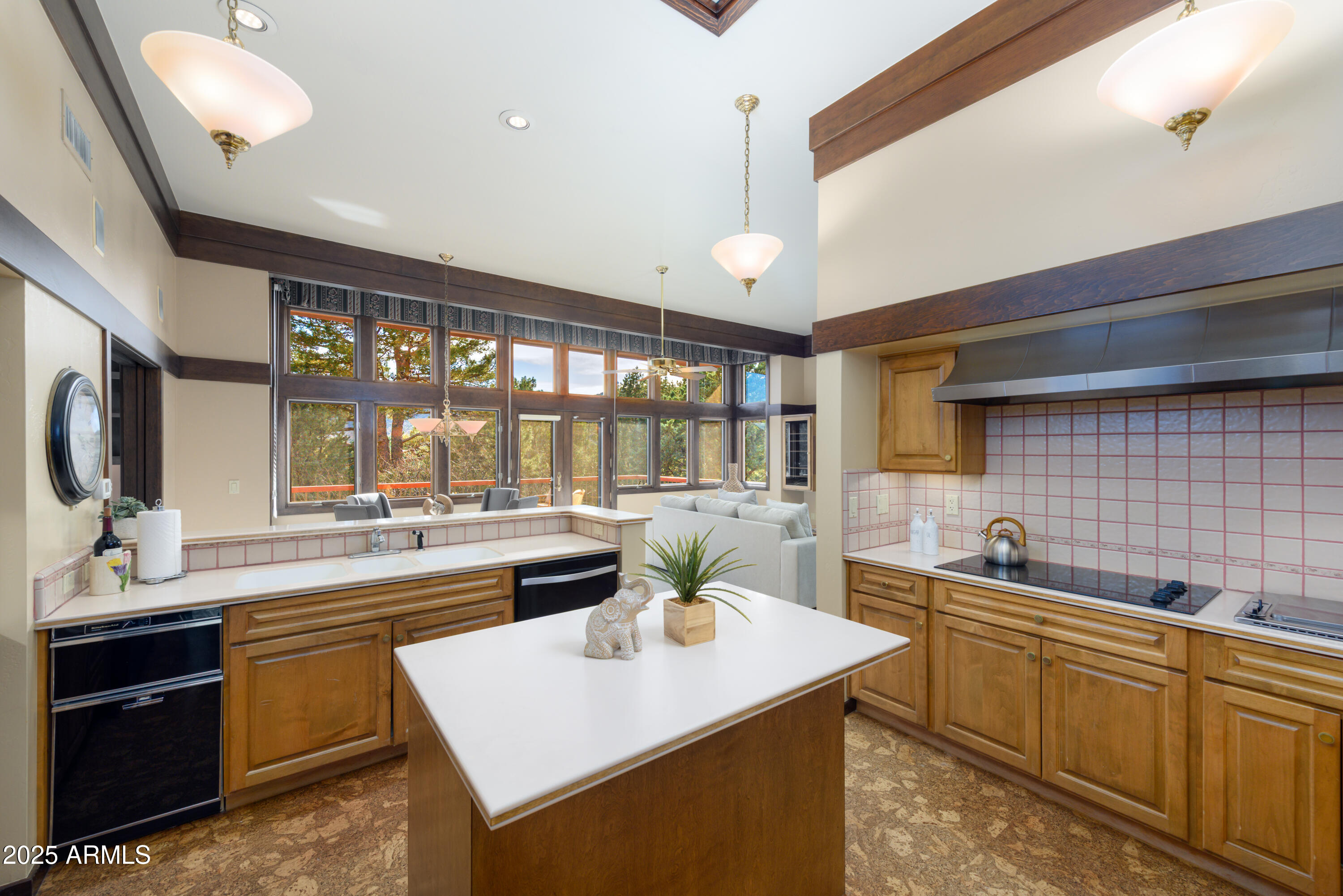 115 Merry Go Round Rock Road Sedona, AZ 86351 - Photo 18 of 33 115 Merry Go Round Rock Rd-12