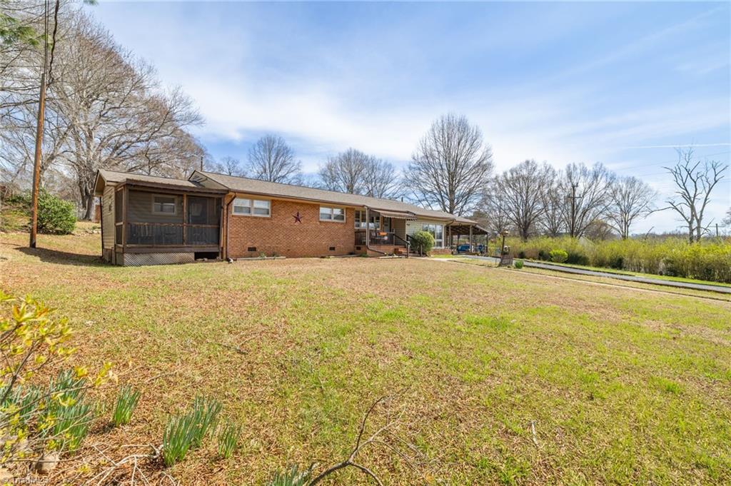 918 Hampton Street Eden, NC 27288 - Photo 4 of 38