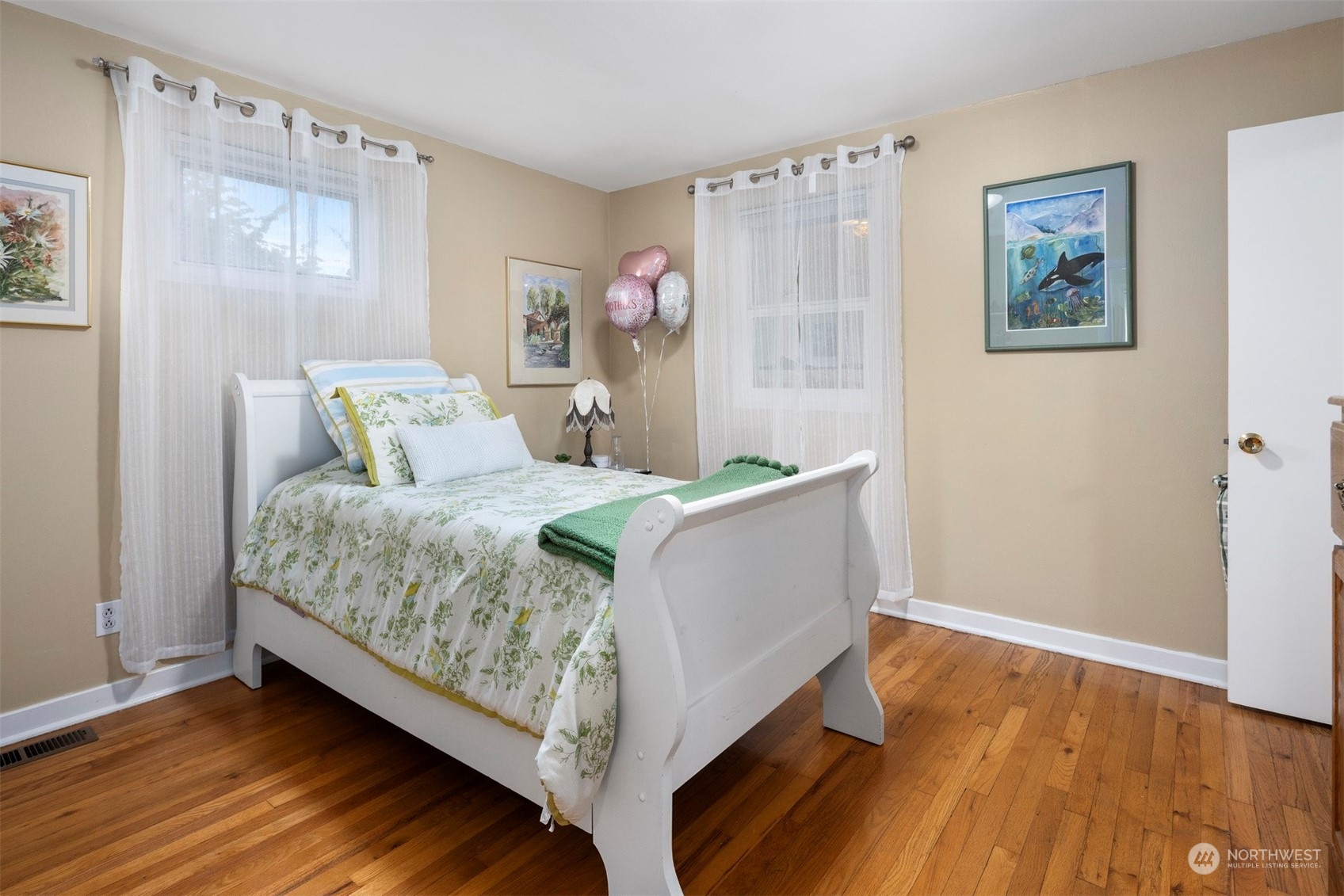 2931 McLeod Road Bellingham, WA 98225 - Photo 27 of 37 a room with a bed and a table in it