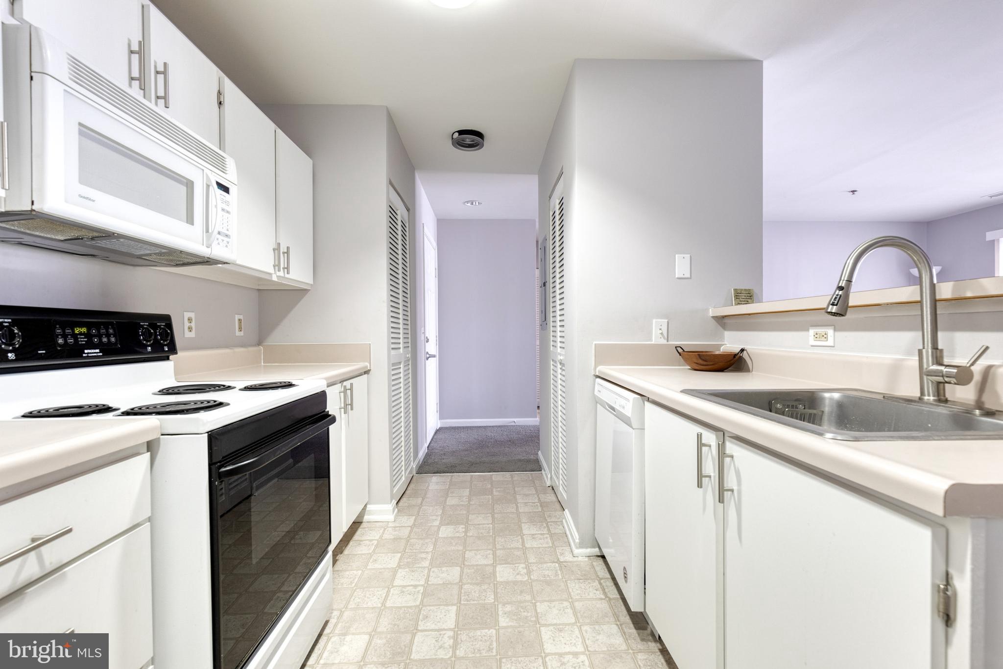 2702 Lighthouse Point East, Unit 525 Baltimore, MD 21224 - Photo 15 of 24