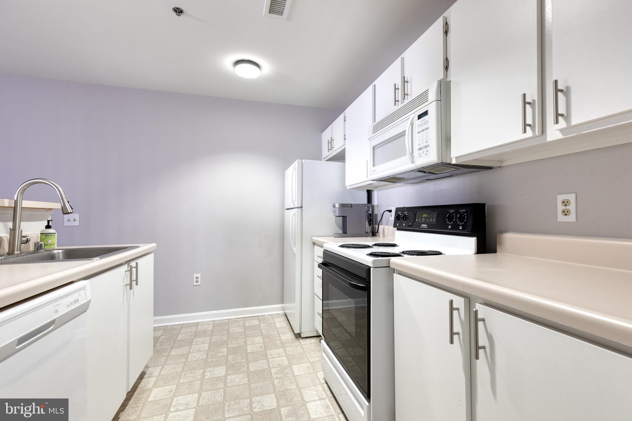 2702 Lighthouse Point East, Unit 525 Baltimore, MD 21224 - Photo 16 of 24