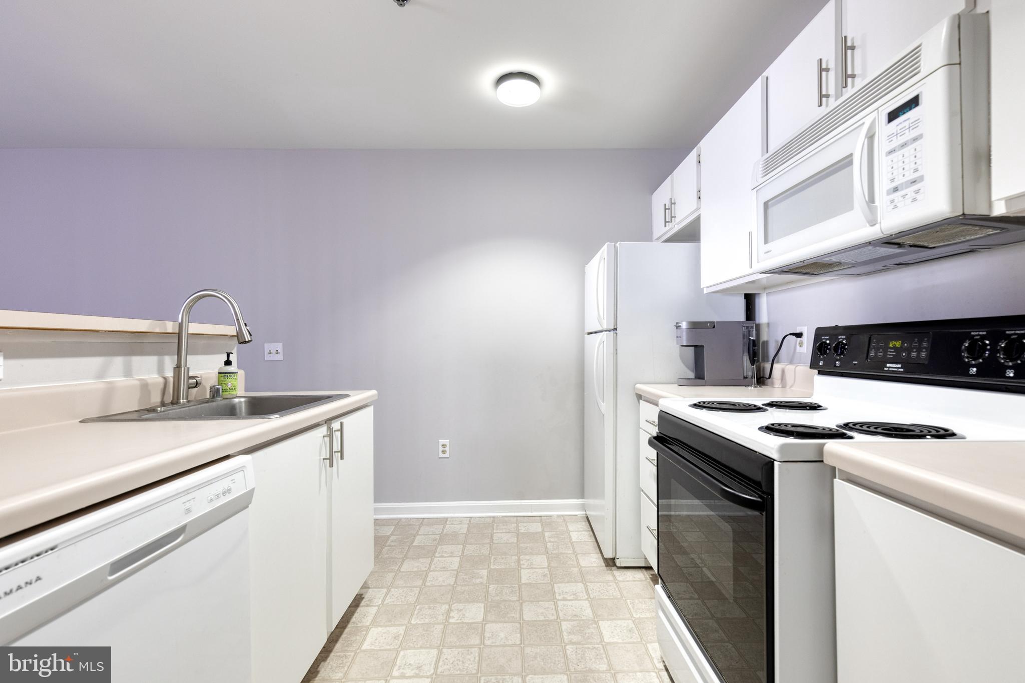 2702 Lighthouse Point East, Unit 525 Baltimore, MD 21224 - Photo 17 of 24