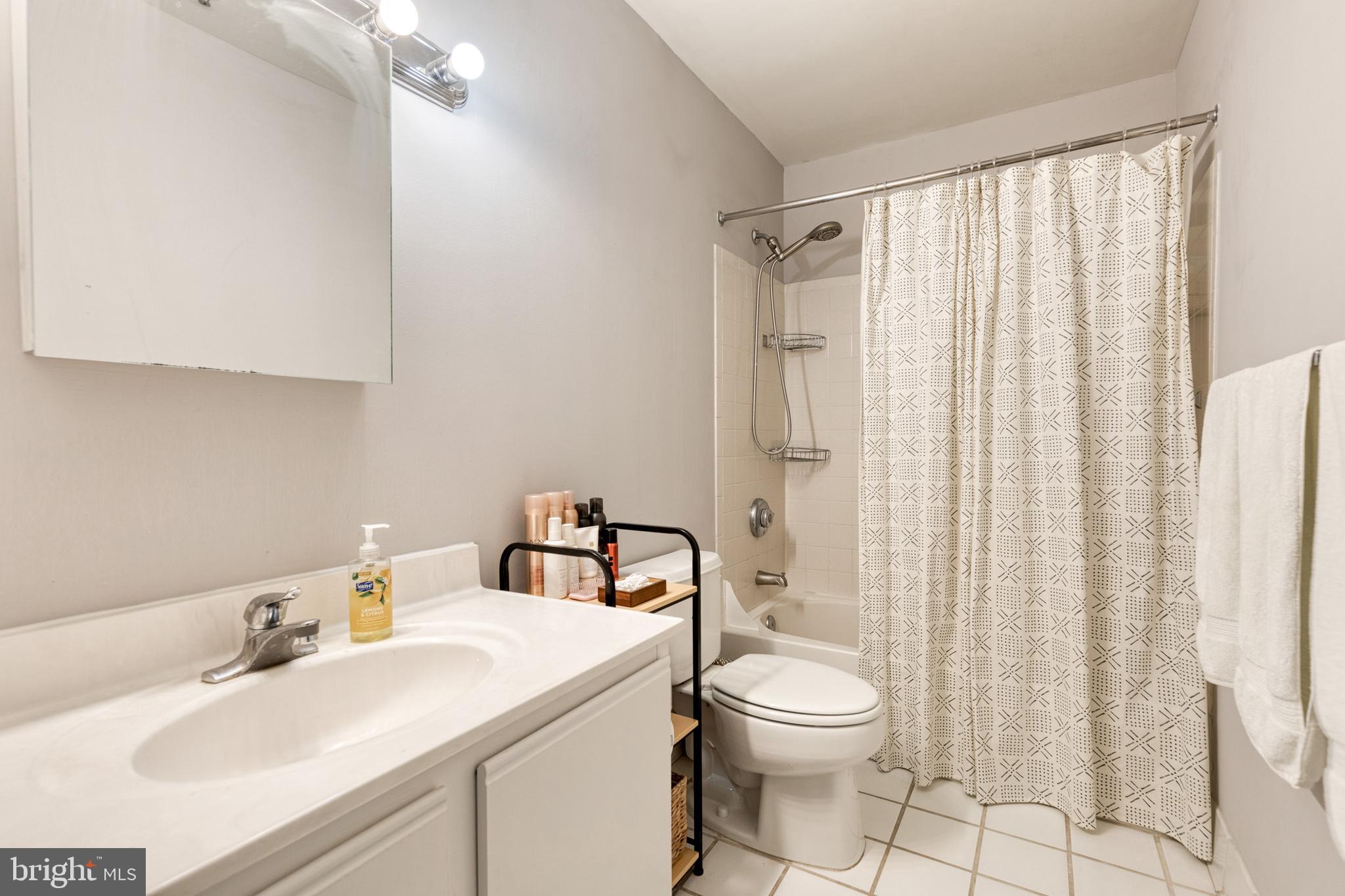 2702 Lighthouse Point East, Unit 525 Baltimore, MD 21224 - Photo 9 of 24