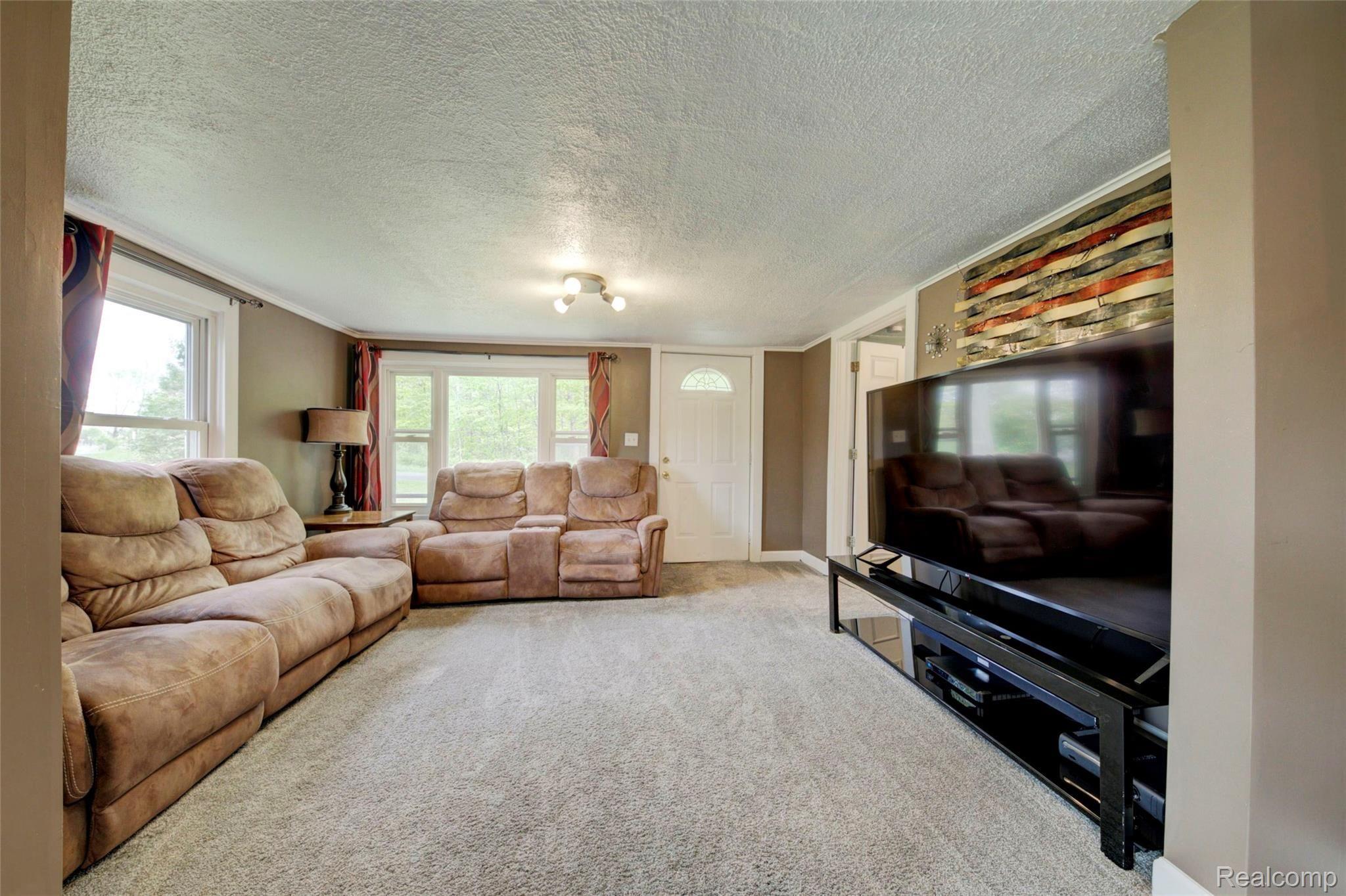 4003 Milner Road Stockbridge, MI 49285 - Photo 9 of 25 Living Room.jpg