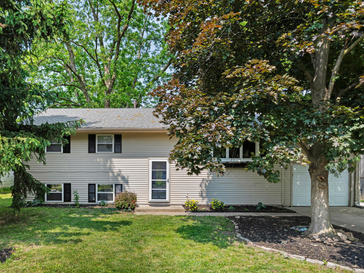 1407 Centennial Drive Champaign, IL 61821 - Photo 2 of 39