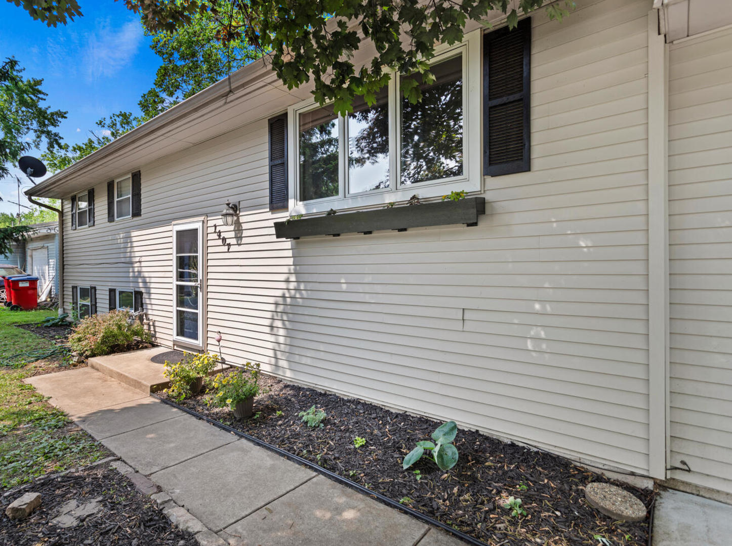 1407 Centennial Drive Champaign, IL 61821 - Photo 3 of 39