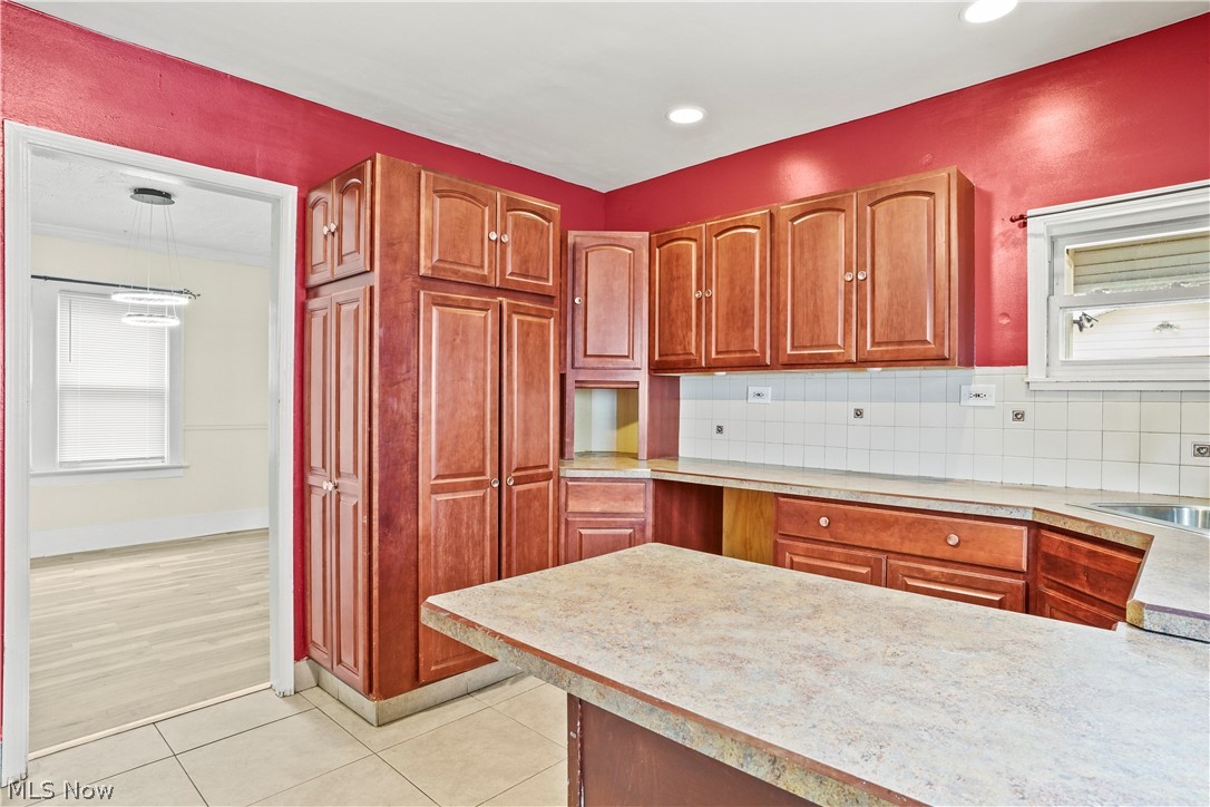 688 Ranney Street Akron, OH 44310 - Photo 23 of 35 Kitchen featuring tasteful backsplash, light hardwood / wood-style flooring, and sink