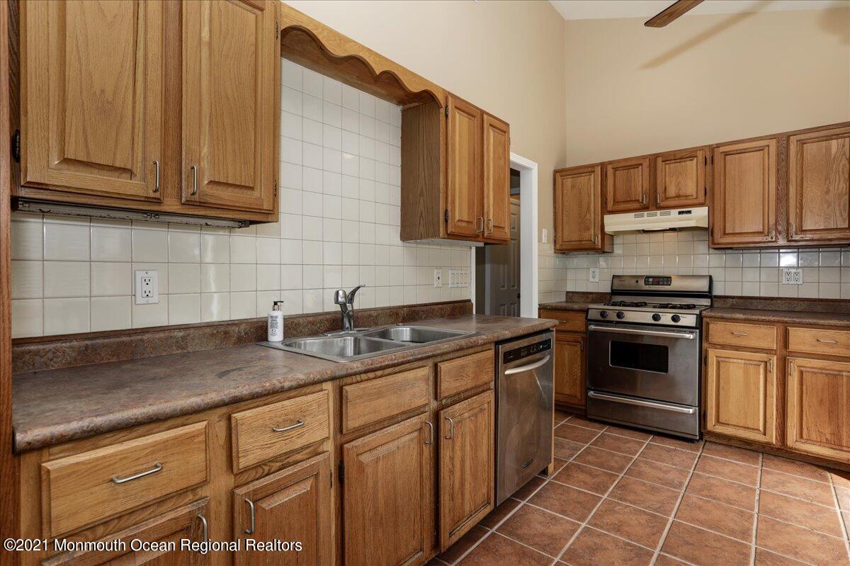 92 Sunset Road Brick, NJ 08723 - Photo 12 of 36 24-92SunsetRoad0024