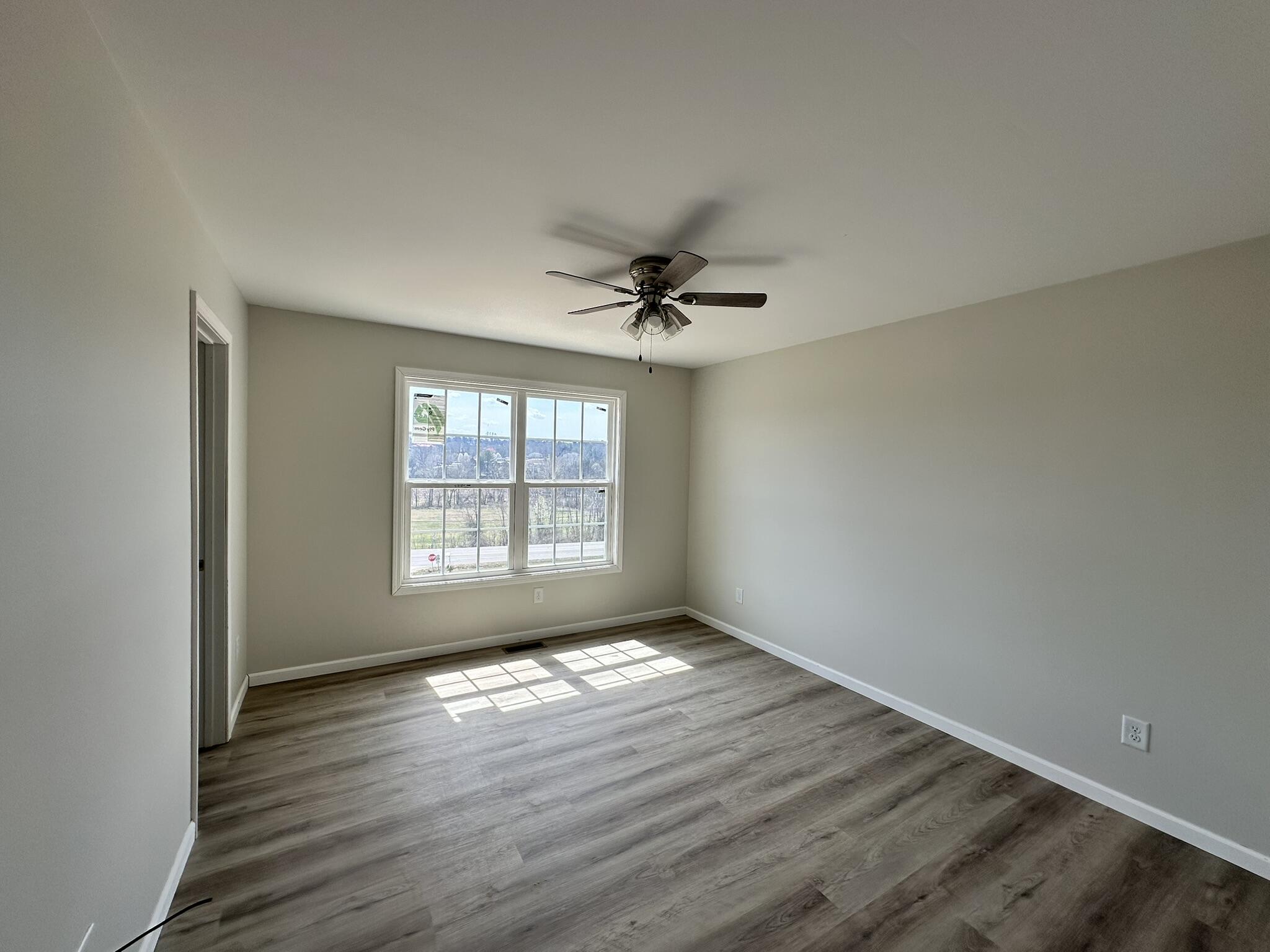 122 West Cedar Grove Road Irvine, KY 40336 - Photo 7 of 13 Owner's suite!