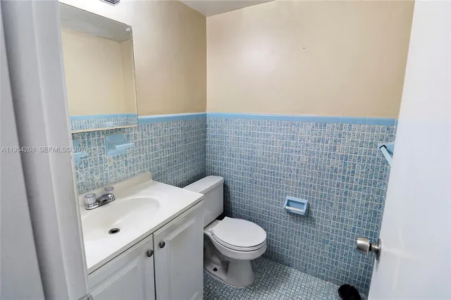 $2,200 | 133 Southeast 4th Avenue, Unit 10, Hallandale Beach, FL 33009