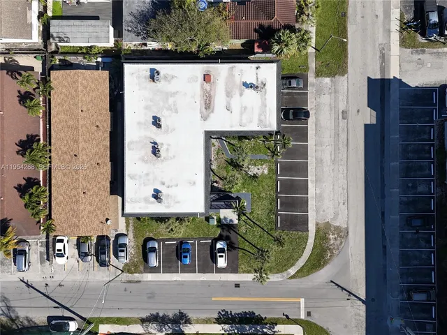 $2,200 | 133 Southeast 4th Avenue, Unit 10, Hallandale Beach, FL 33009