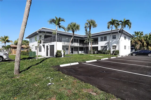 $2,200 | 133 Southeast 4th Avenue, Unit 10, Hallandale Beach, FL 33009