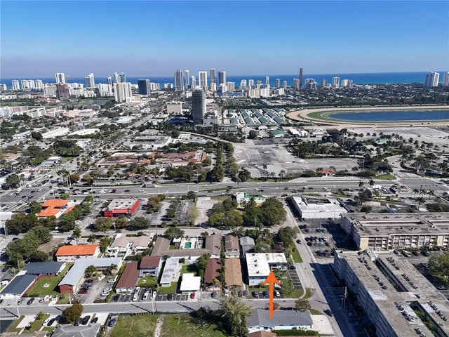 $2,200 | 133 Southeast 4th Avenue, Unit 10, Hallandale Beach, FL 33009