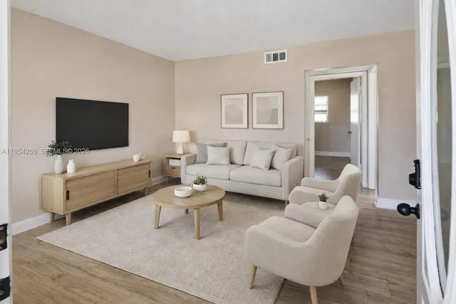 $2,200 | 133 Southeast 4th Avenue, Unit 10, Hallandale Beach, FL 33009