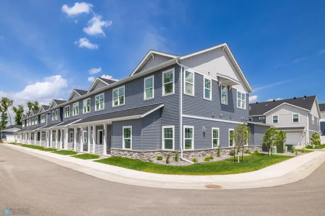 $489,900 | 5889 41st Street South, Fargo, ND 58104