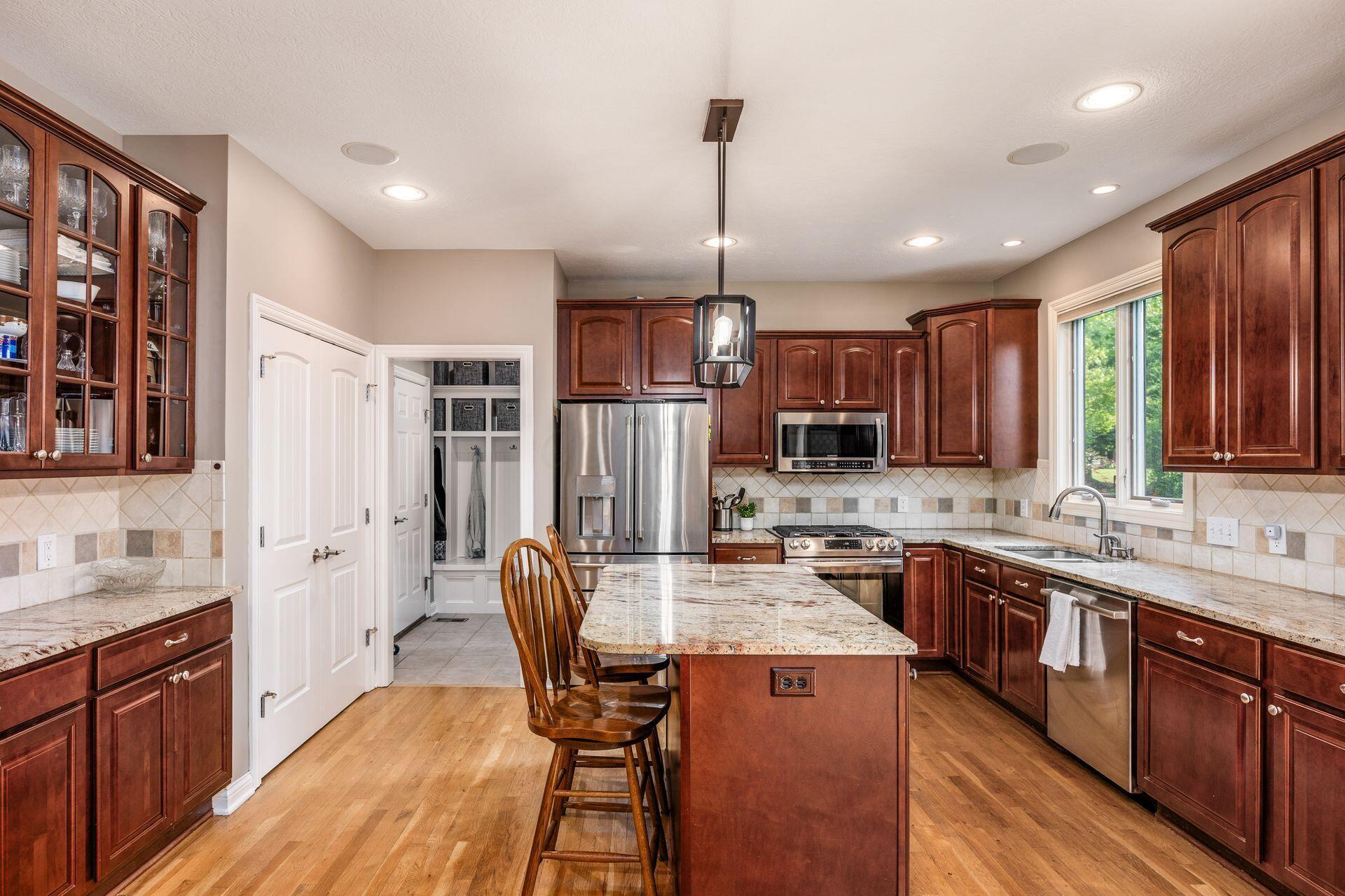 5417 Limestone Ridge Drive Dublin, OH 43016 - Photo 16 of 51 020_e82b2942_j limestone 108