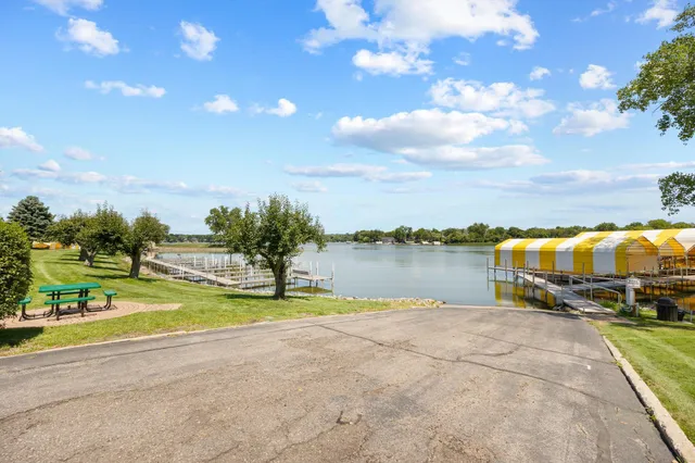 $409,700 | 5400 3 Points Boulevard, Unit 335, Mound, MN 55364