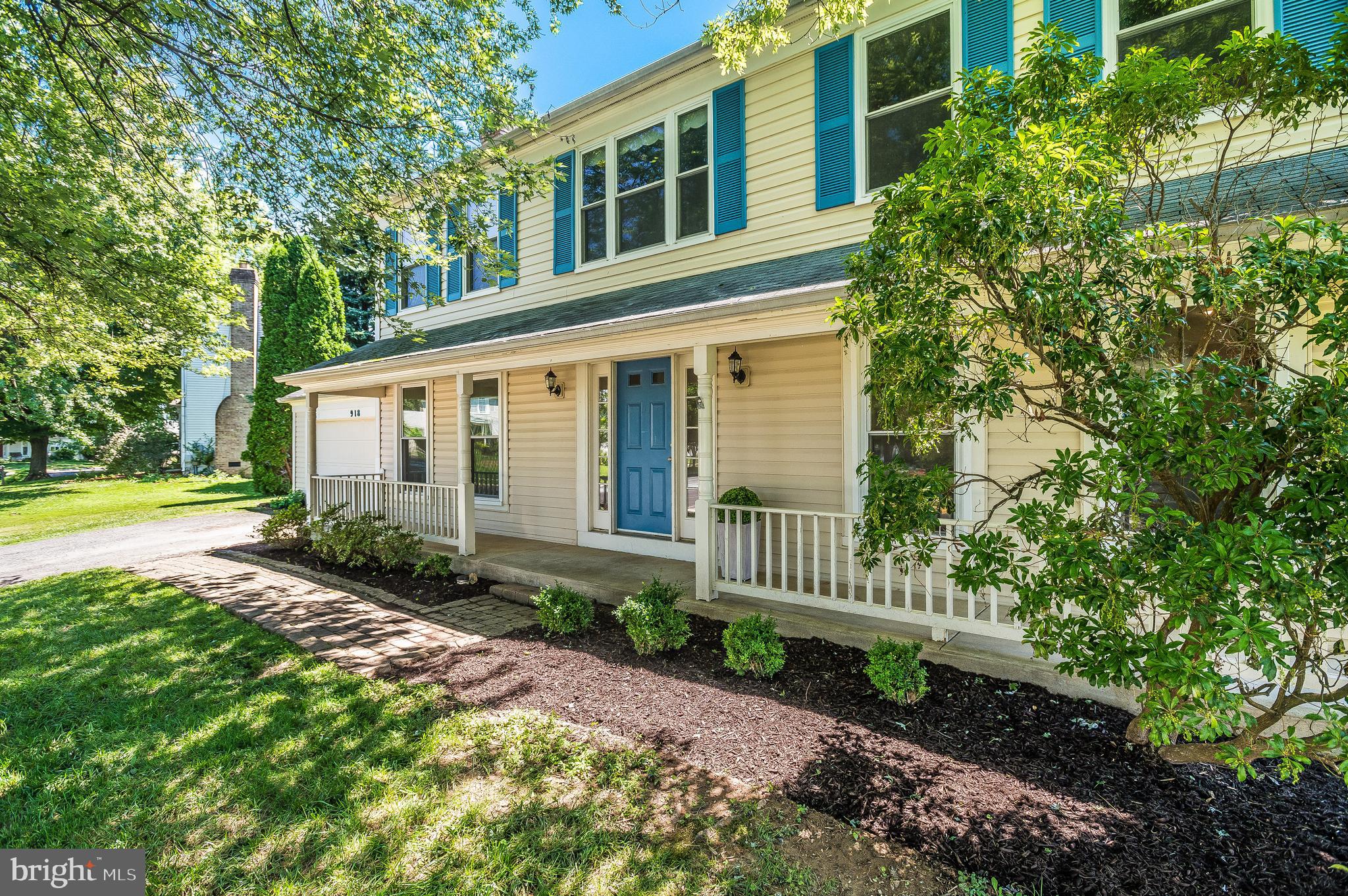 918 Pointer Ridge Drive Gaithersburg, MD 20878 - Photo 2 of 41 Welcoming Front Porch