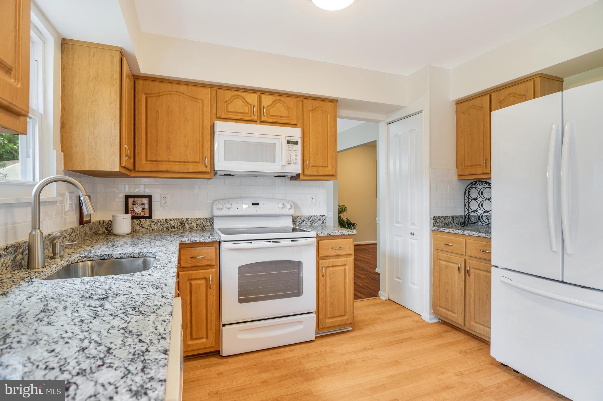 918 Pointer Ridge Drive Gaithersburg, MD 20878 - Photo 18 of 41 Kitchen with granite countertops