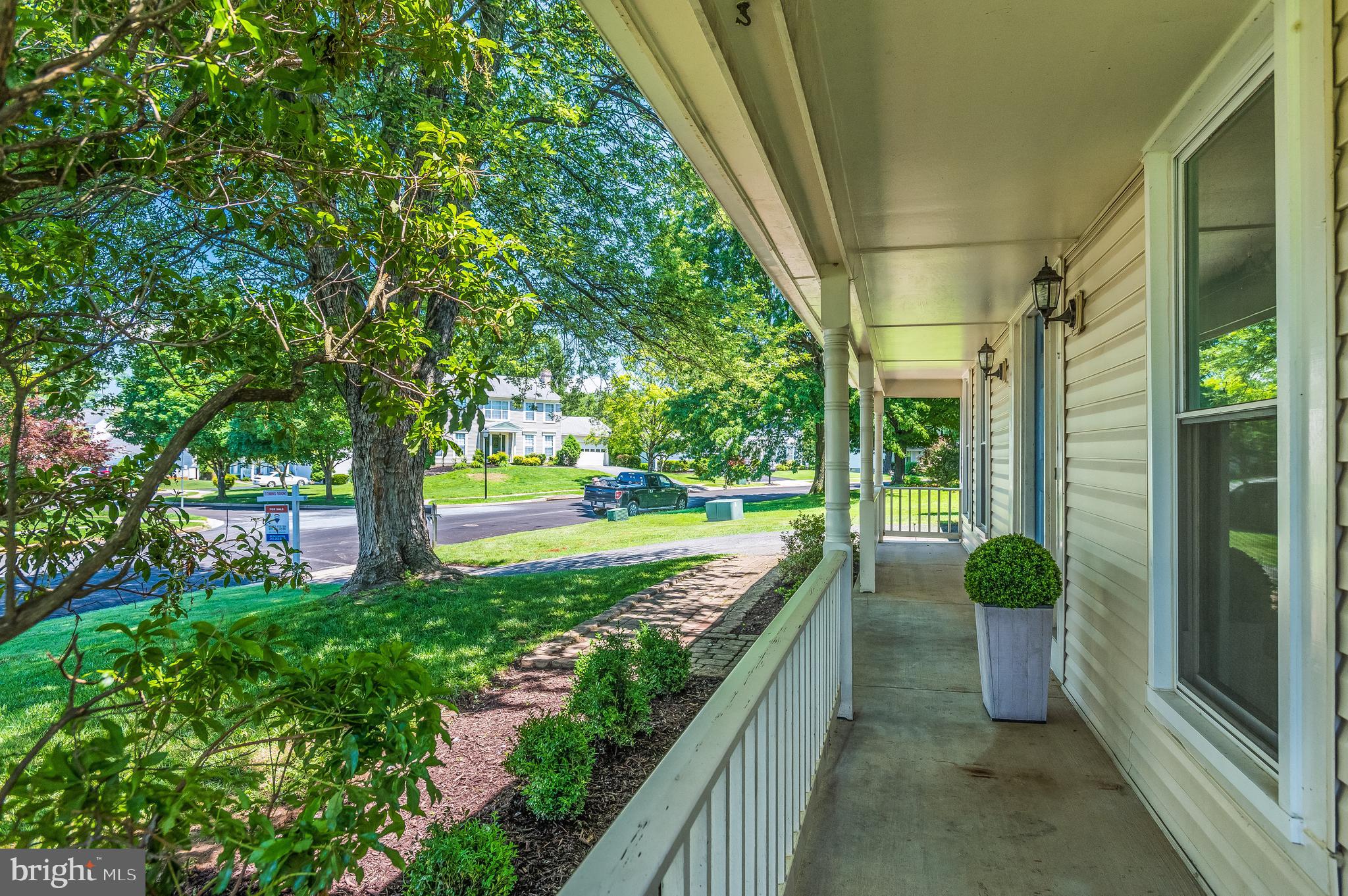 918 Pointer Ridge Drive Gaithersburg, MD 20878 - Photo 4 of 41 Relax awhile