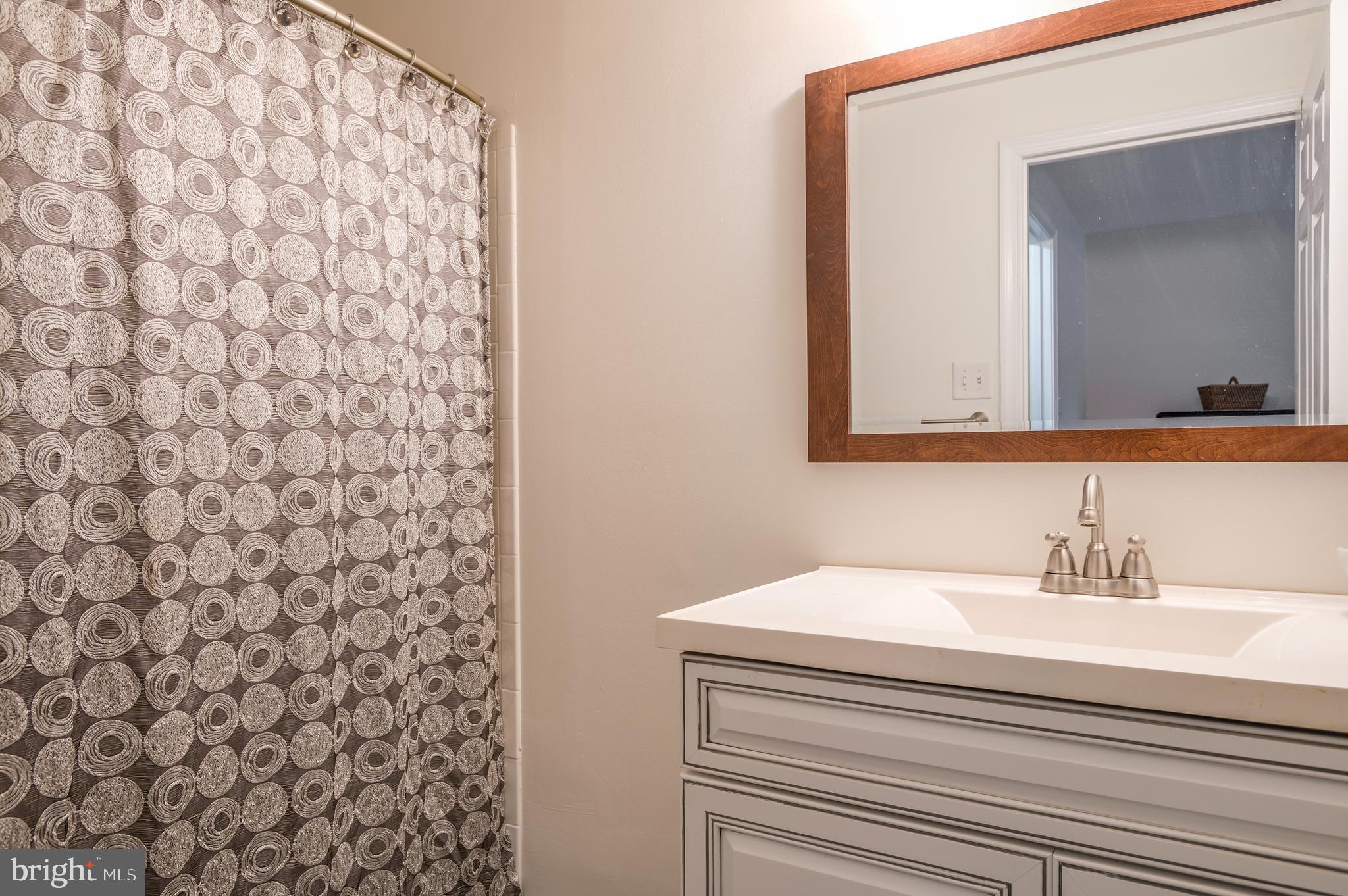 918 Pointer Ridge Drive Gaithersburg, MD 20878 - Photo 31 of 41 Master Bath