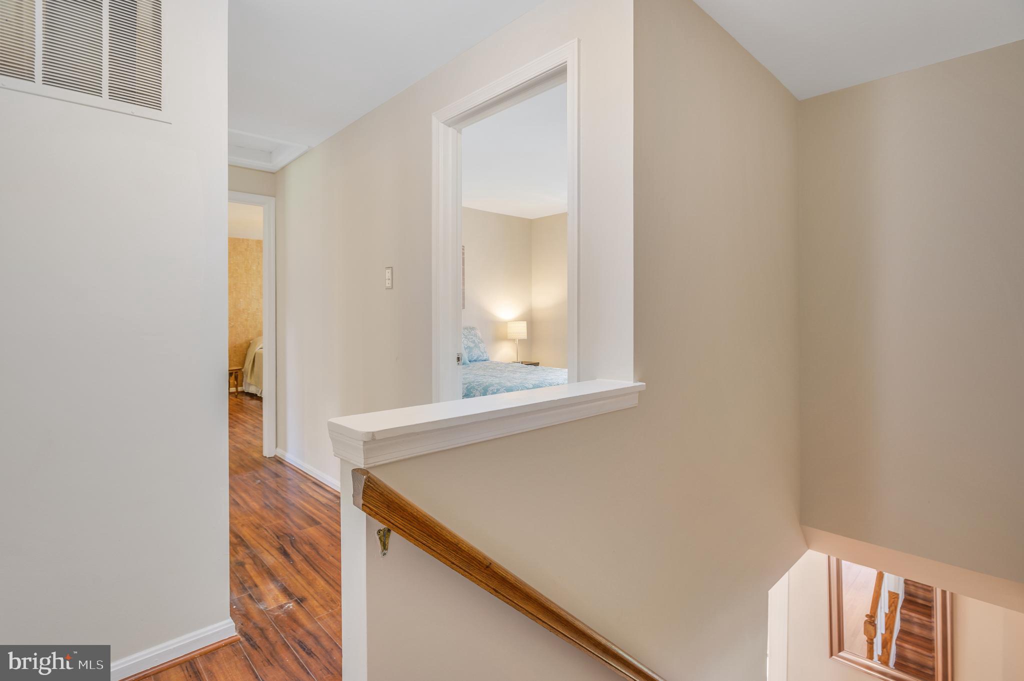 918 Pointer Ridge Drive Gaithersburg, MD 20878 - Photo 37 of 41 Upper hallway