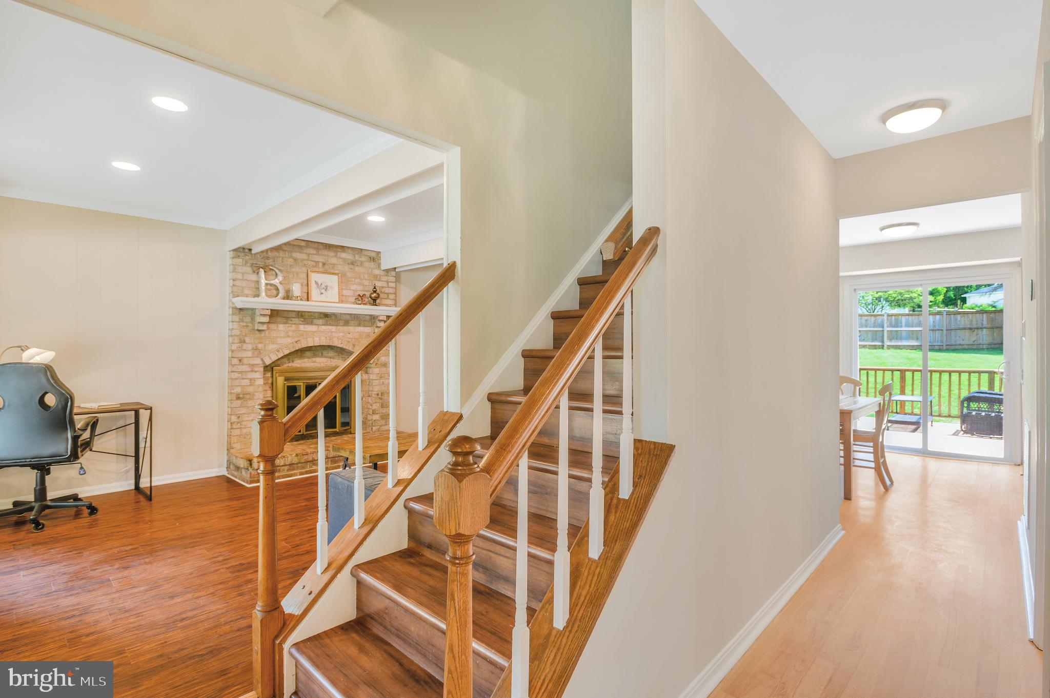 918 Pointer Ridge Drive Gaithersburg, MD 20878 - Photo 7 of 41 Foyer