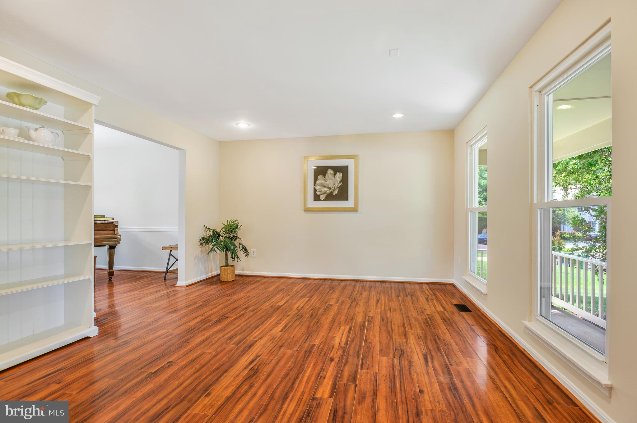 918 Pointer Ridge Drive Gaithersburg, MD 20878 - Photo 8 of 41 Living Room