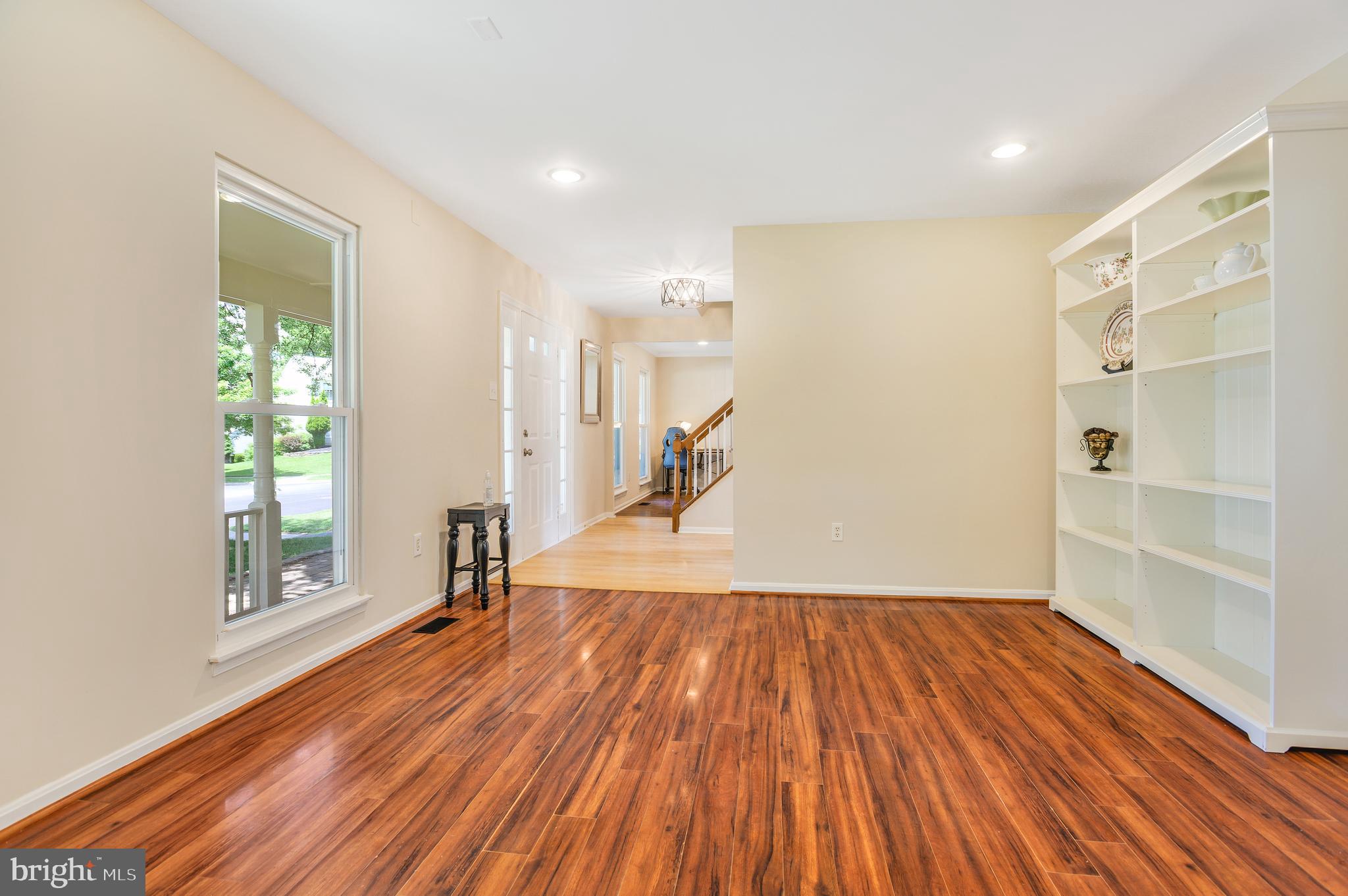 918 Pointer Ridge Drive Gaithersburg, MD 20878 - Photo 9 of 41 Living Room